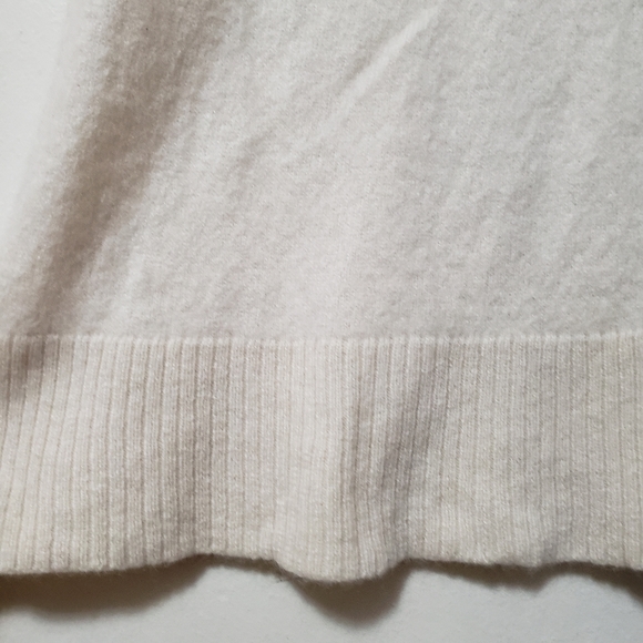 Saks Fifth Avenue Cashmere Short Sleeve V-neck Sweater - Picture 8 of 14